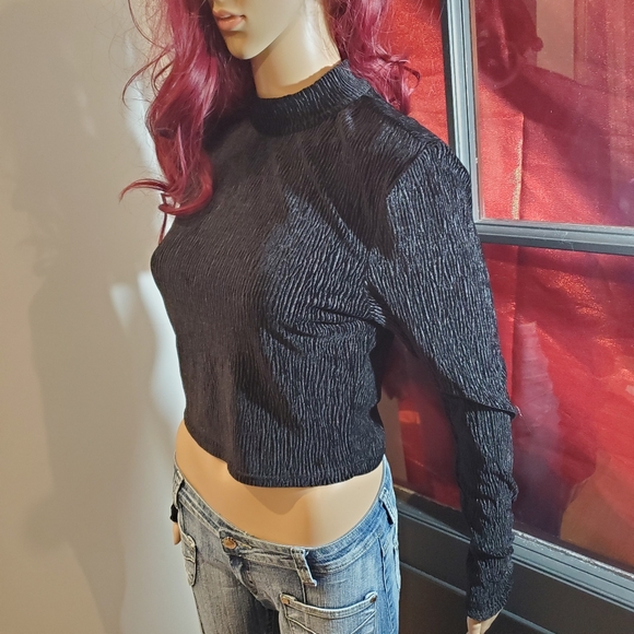 Divided Open Back Long Sleeve - Picture 7 of 8